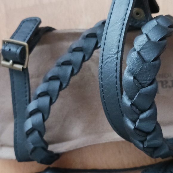 Sandals - Picture 2 of 8